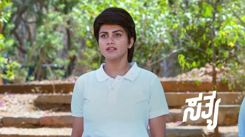 Sita Exposes Harish in front of Sathya