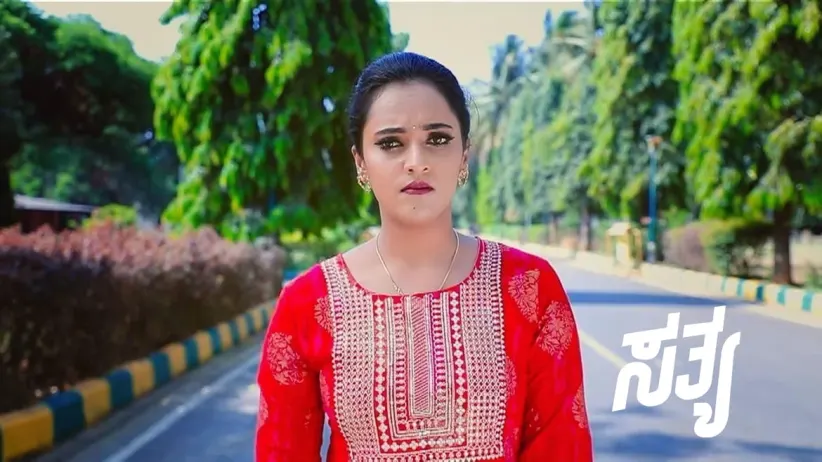 Divya Falls at Bala's Feet to Apologise to Him