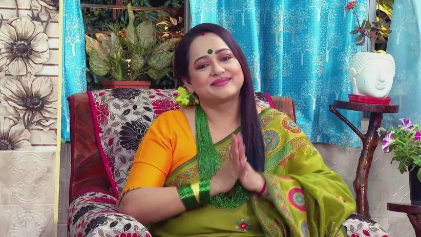 Bulu Plays the 'Amader Khelaghor' Segment l Ghore Ghore Zee Bangla