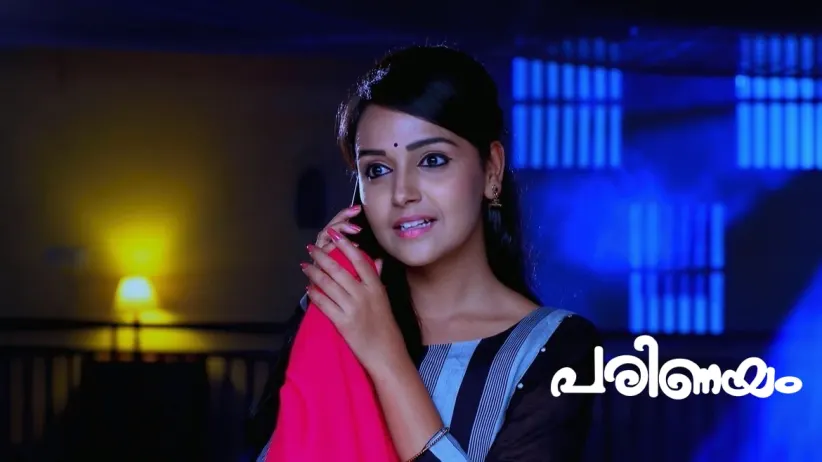 Siddharth Disguises Himself as a Woman