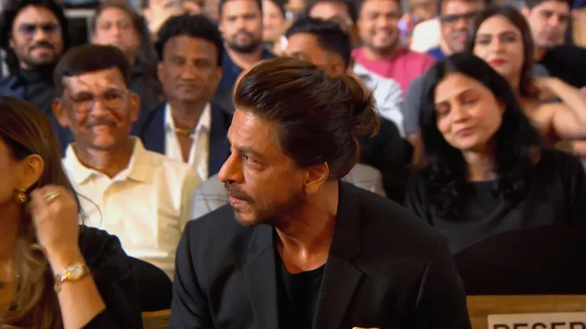 Shah Rukh's Fans Go Crazy after Seeing Him | Zee Cine Awards 2024