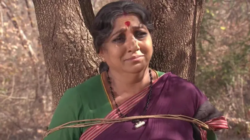 Punya Ties Rajamma to a Tree | Naagamandala