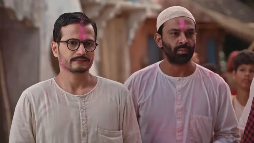 Atal Plays Holi with Strangers | Atal