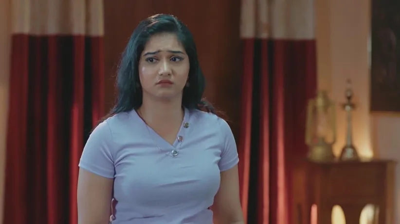 Meenakshi Gets Trapped in Nandhini’s Room