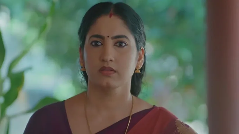 Karthik Has a Word with Nandhini