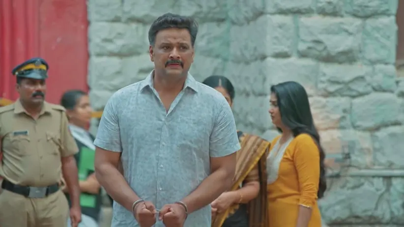 Nandhini Agrees to Take Care of Meenakshi | Valsalyam