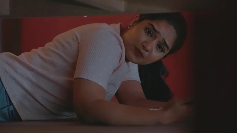 Meenakshi Gets Trapped in Karthik’s Room | Valsalyam