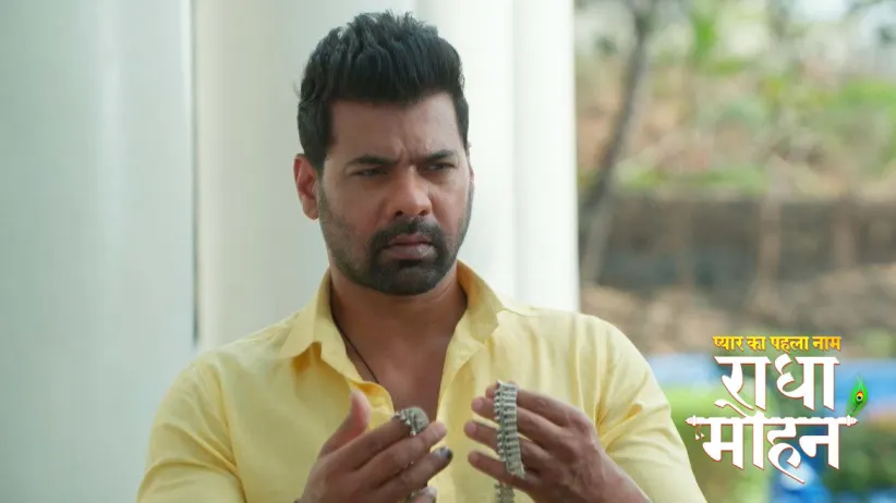 Gungun Introduces Herself as Gunjan to Radhika