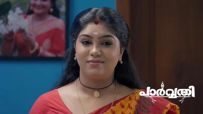 Vishal Gifts Gayathri’s Bangle to Parvathy