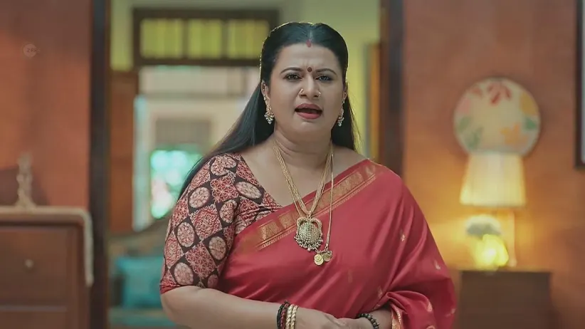 Vyshakh Catches Meenakshi’s Lie