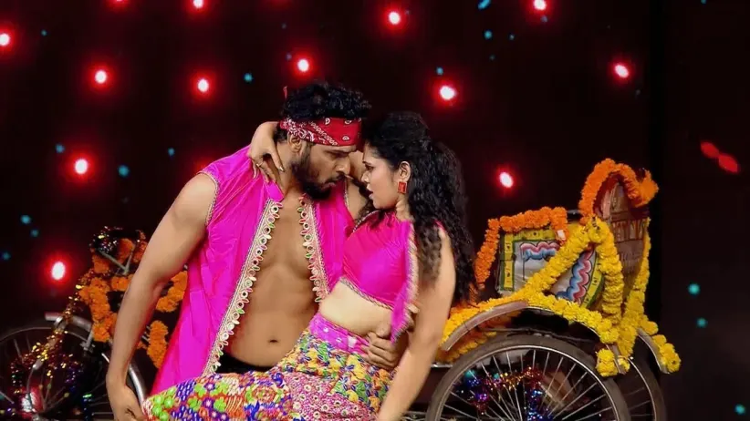 Mrunal Thakur Graces the Show