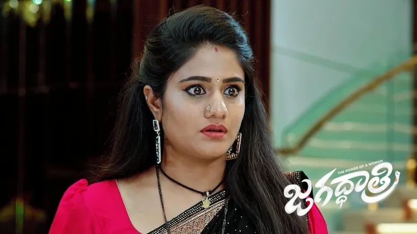 Nishika Throws Kavya’s Photo Away