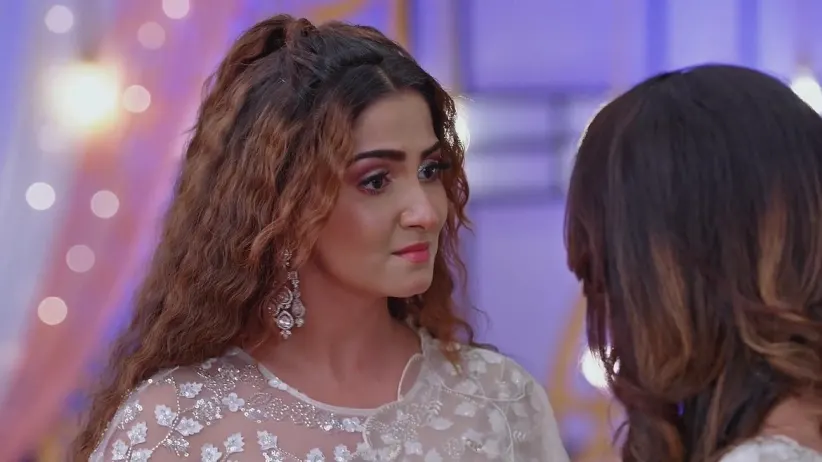 Deepika Gets Angry at Monisha | Kumkum Bhagya