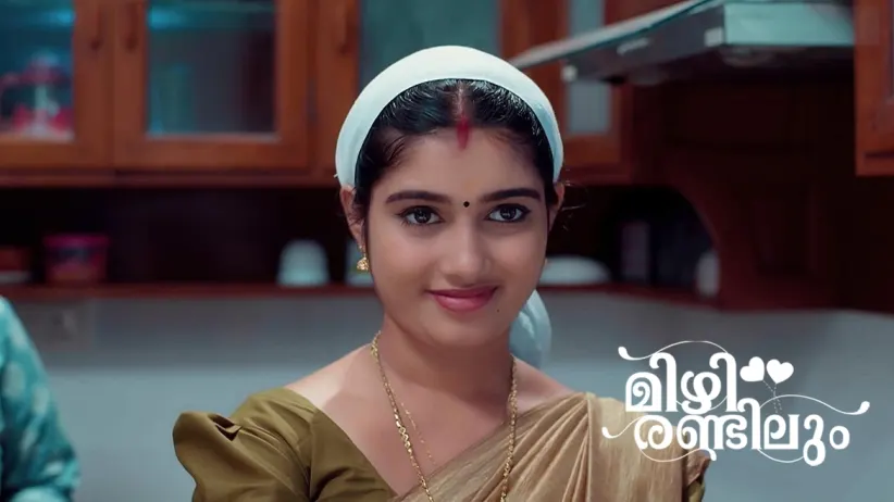 Sreedevi Stops Lakshmi