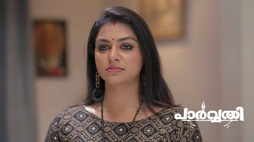 Prabhavathy Makes Pallavi Wear the ‘Manichandramala’