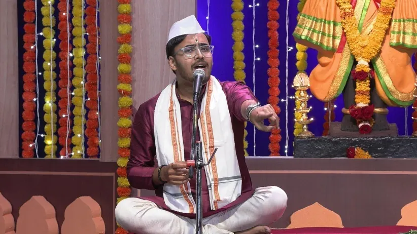 Mangesh Borgaonkar Sings 'Samayasi Sadar Vhyave'