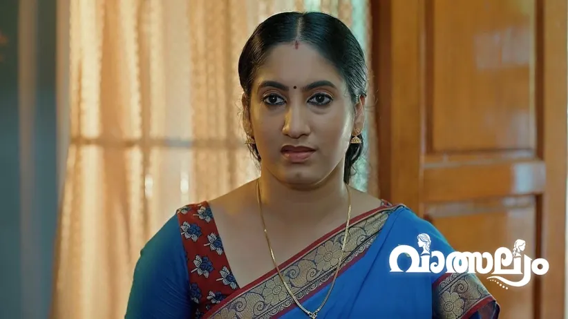 Meenakshi Seeks Karthik’s Help