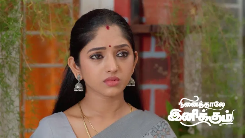 Namboodri Ties Thread on Thamarai's Wrist