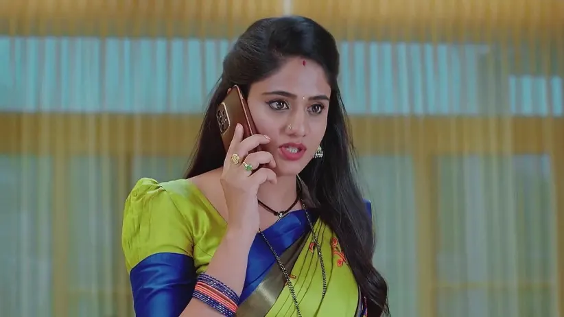 Jagadhatri Requests Suresh to Save His Marriage