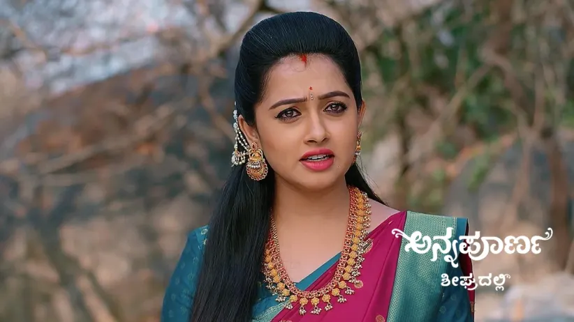 Avani Protects Niharika from a Few Goons