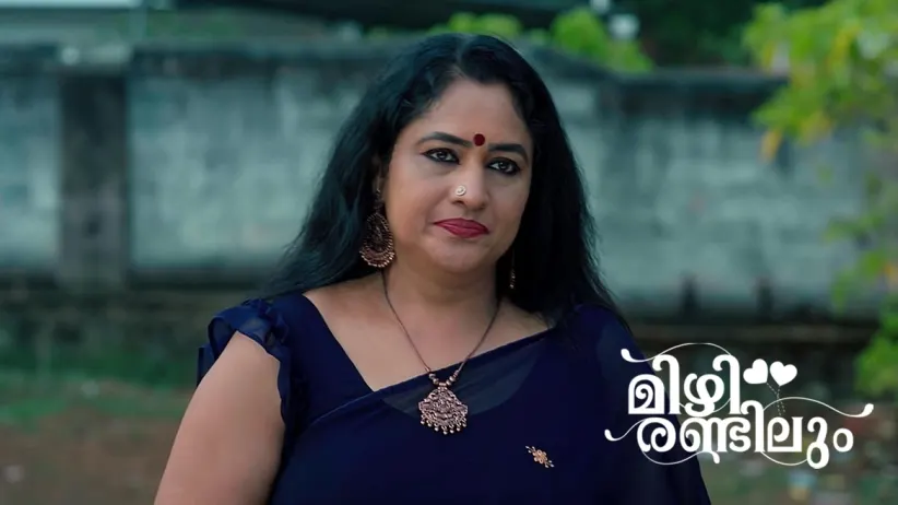 Shastrikal Tells Sreedevi about ‘Lakshmi Puja’