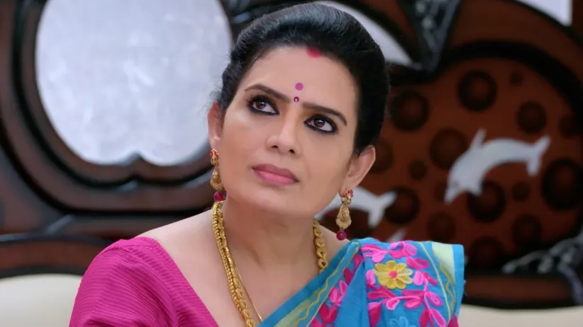 Marghathamma Argues with Rasathi