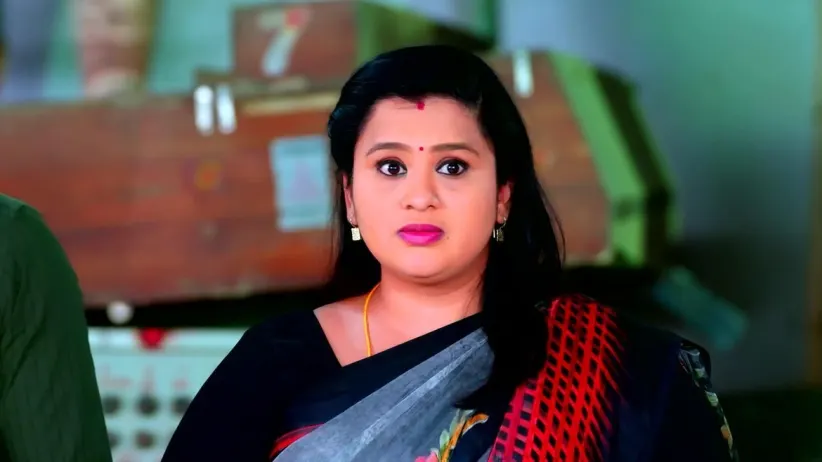 Rasathi Decides to Help Nesamani