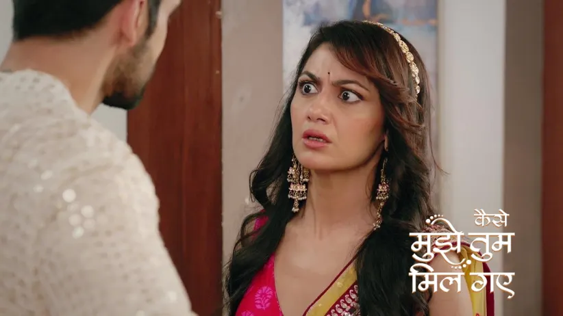 Babita Executes a Trick during the Mehendi