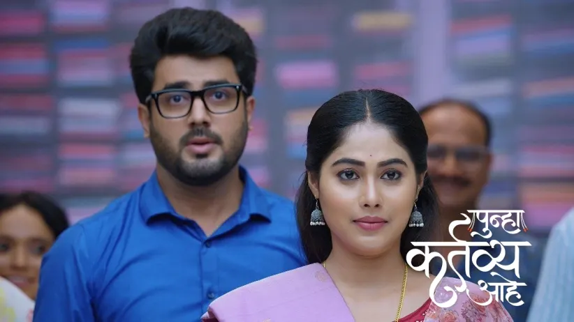 Akash Selects a Saree for Vasu