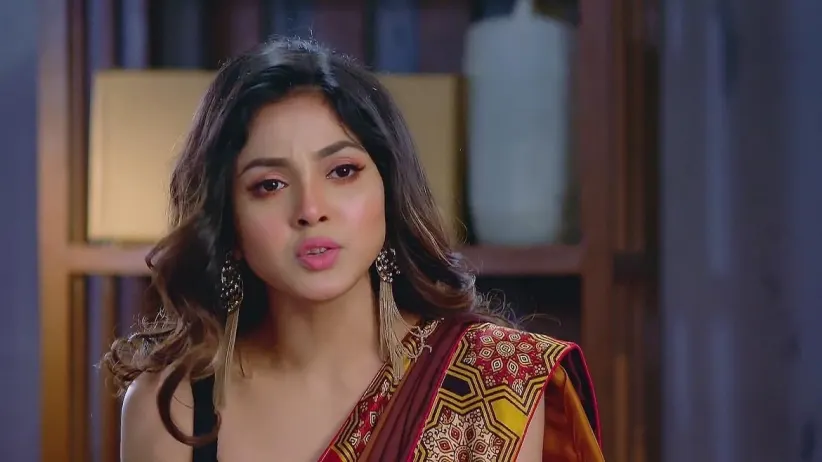 Shalini Collects the Illegal Drugs from Jamal