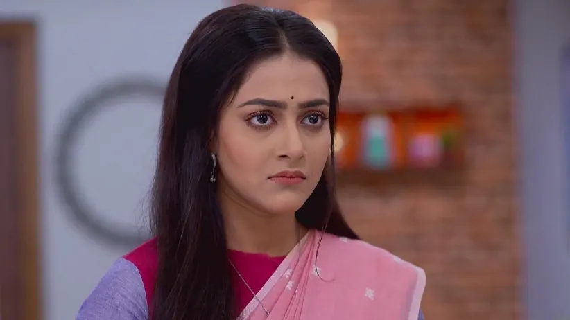 Madhubani Gets Upset to See Rik in the Office I Ke Prothom Kachhe Esechi