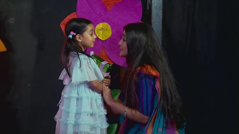 Mihi Wins the First Prize in the Drawing Competition I Ke Prothom Kachhe Esechi