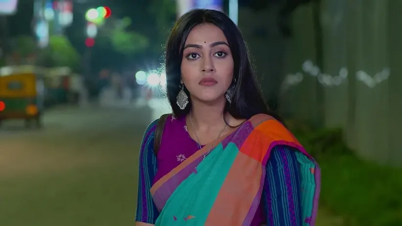 Madhubani Tries to Save Money I Ke Prothom Kachhe Esechi