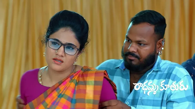 Neelambhari Holds Akshara and Aparna Captive