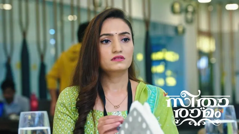 Seetha Gives Sihi’s Drawing to Sriram