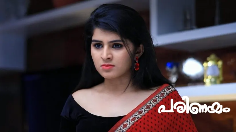 Aadhya Introduces Dhruv to Siddharth