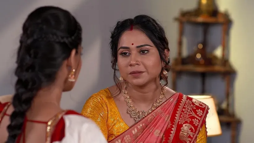 Sumitra Learns about Lakshmi's Problems | Tuma Bina