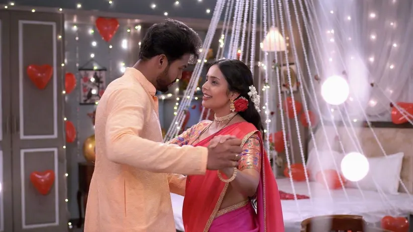 Bhuvaneshwari Intrudes on Akshara and Adhipati's Privacy | Tula Shikvin Changlach Dhada | Promo