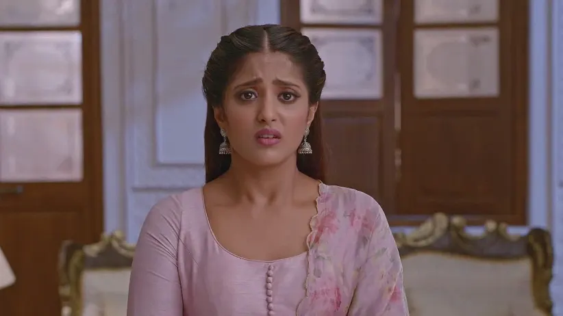 Janvi Is Surrounded by the Bundelas' Questions | Main Hoon Saath Tere