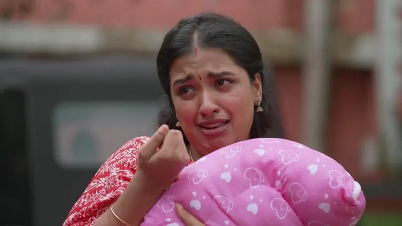 Shalini Leaves with Her Baby | Kudumbashree Sharada