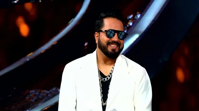 Mika Singh’s Gala Time with the Jury Members