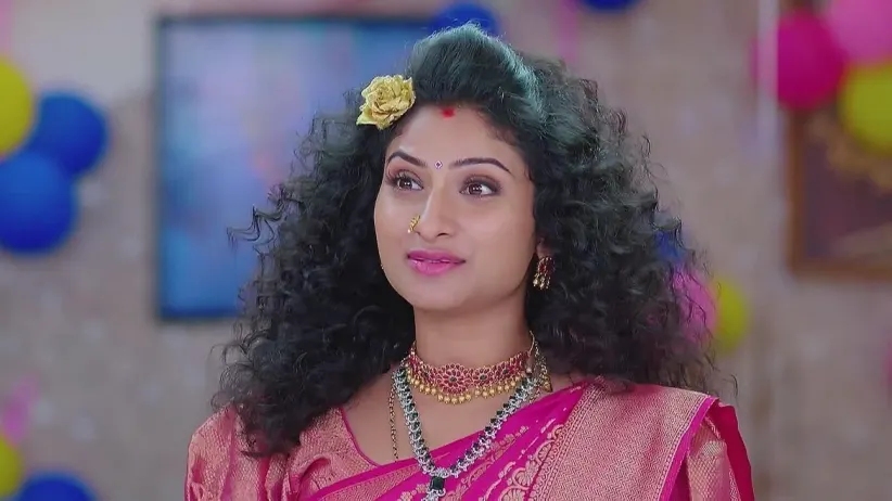 Hasini Wears the Necklace Given by Tilottama