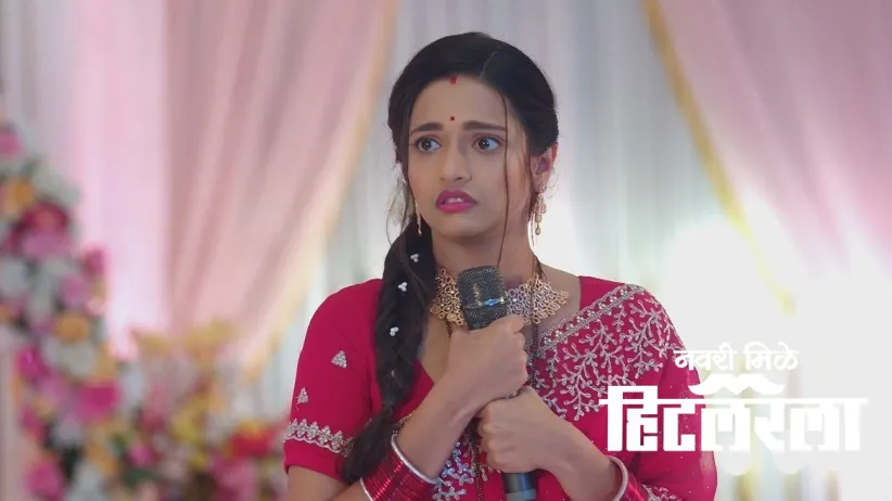 The Reporters Bombard Leela with Questions