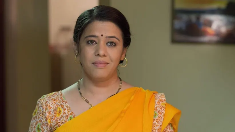 Gurunath Gets Upset with Radhika's Question