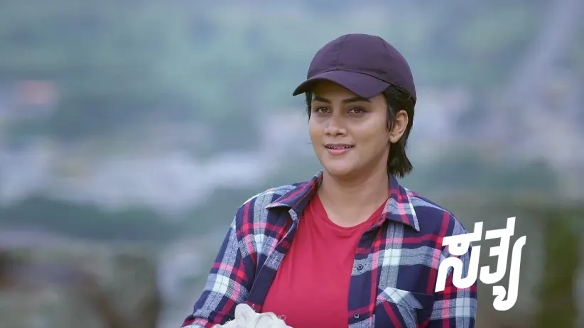 Sathya Introduces Sita to the Scammers