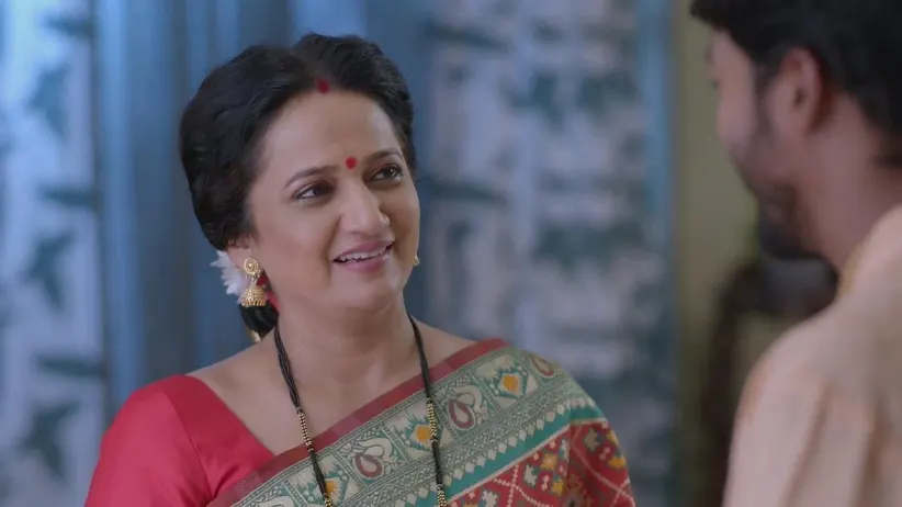 Adhipati Convinces an Upset Bhuvaneshwari | Tula Shikvin Changlach Dhada