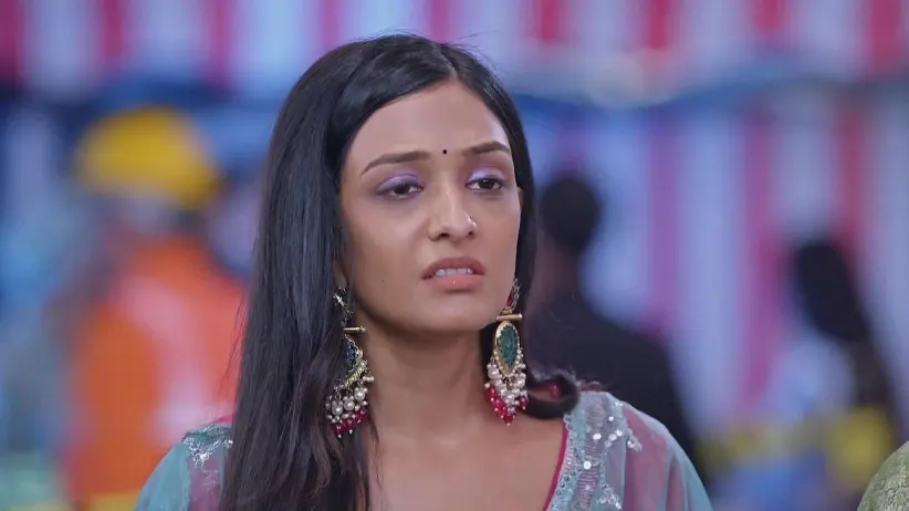 Lakshmi Sends Chocolates and Food to Parvati | Bhagya Lakshmi