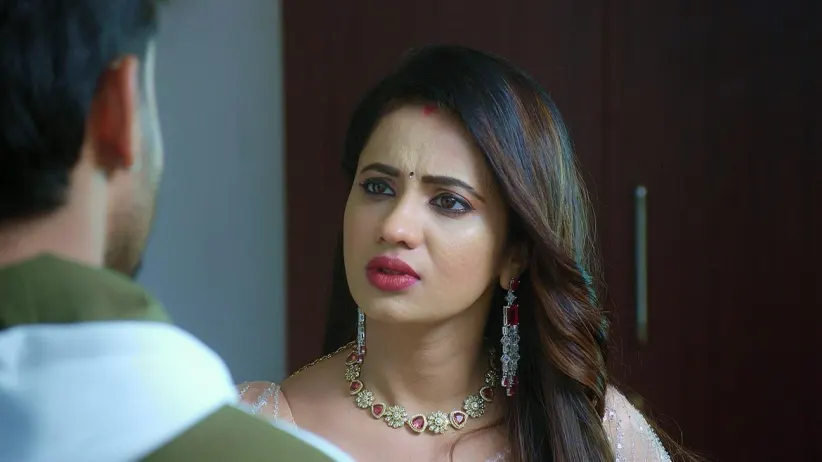Soundharya Orders Deepa to Work as a Maid