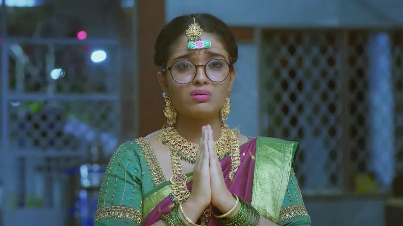 Deepa Hides from Jayaram