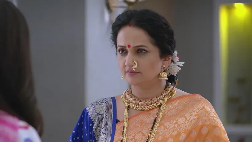 Charuhas Tries to Slap Bhuvaneshwari